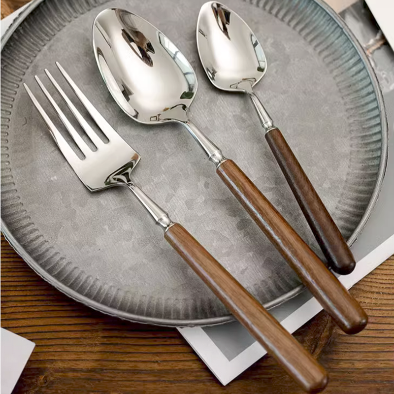 Vaikon Cutlery Set in Rosewood by Château