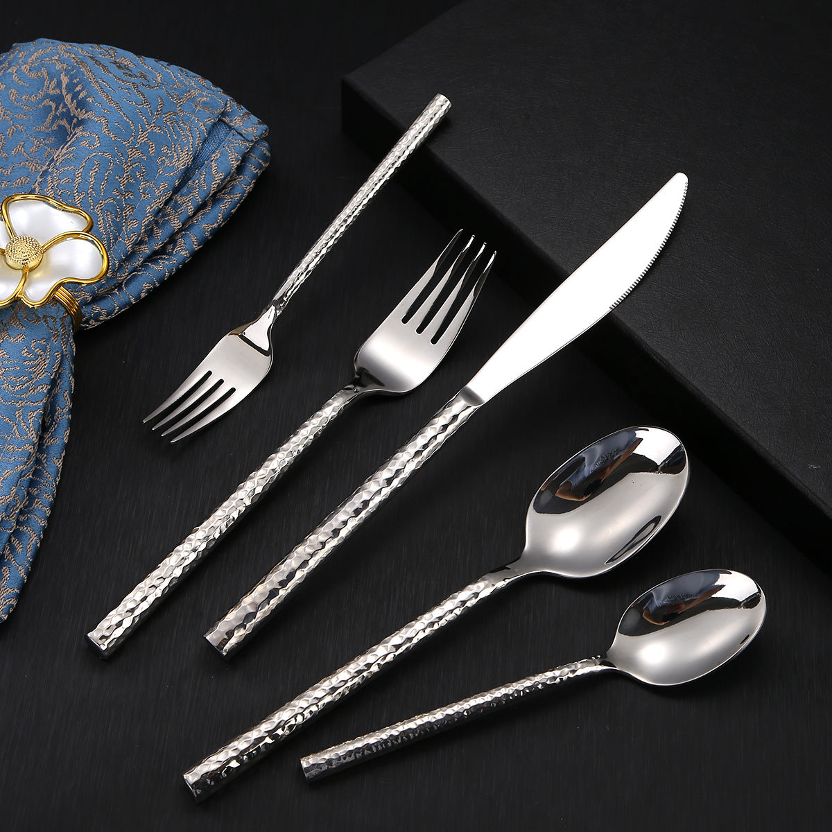 Vaikon Luxury Cutlery Set in Silver by Elle